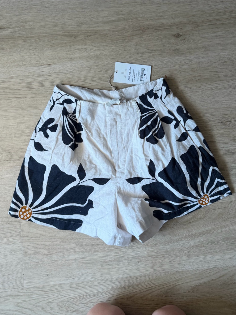 NWT cleobella floral print shorts